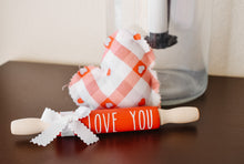Load image into Gallery viewer, Mini Valentine Heart Pillow Set