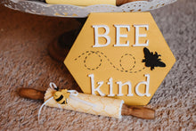 Load image into Gallery viewer, Wooden Bee Sign Set